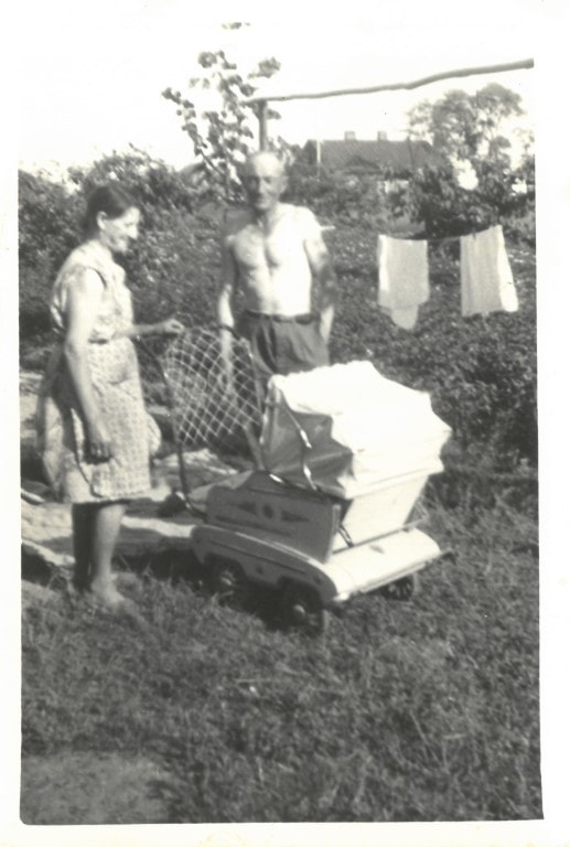 Przed domem, rok 1958