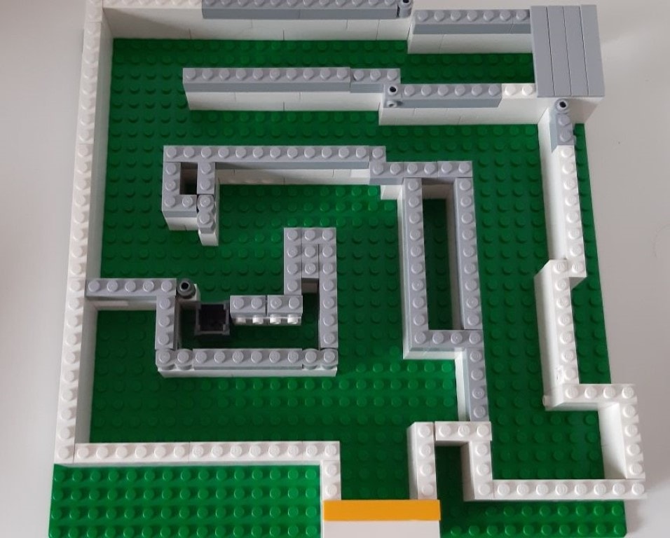 Kalambury z klocków LEGO: Aleksandra Piwowarska - "Więzień Labiryntu" Jamesa Dashnera
