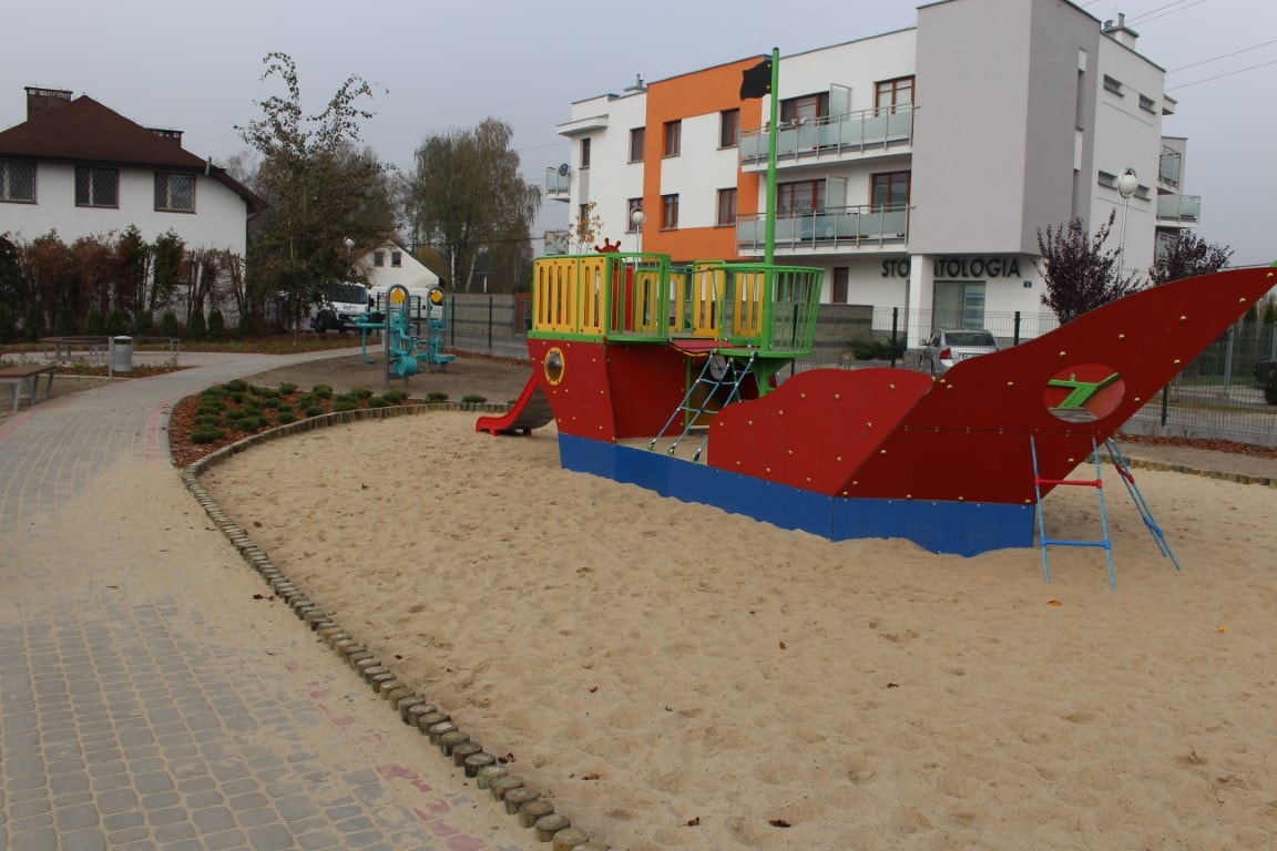 Plac zabaw przy ulicy Tenisowej w Józefosławiu