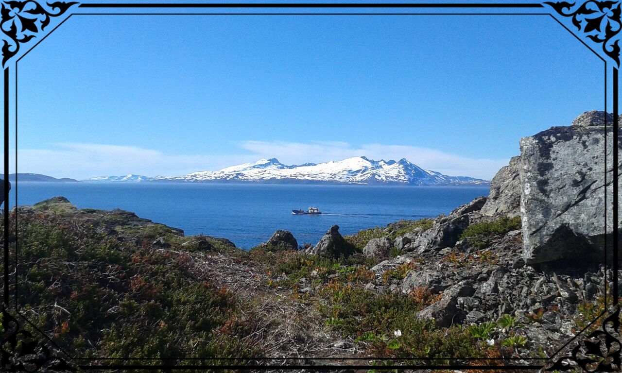 Norwegia Północna, widok ze szczytu Lyngstua na wyspę Arnøya