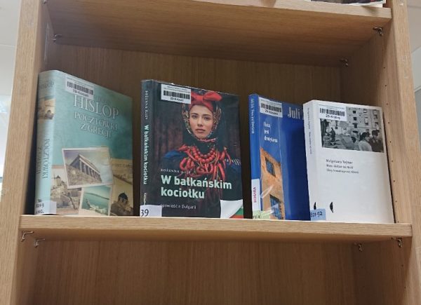 Wystawka książek bibliotecznych w ramach promocji literatury Bałkanów