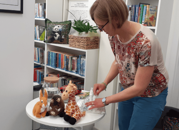 Autorka prezentuje zwierzaki z kliniki Misi- bohaterki jej książek
