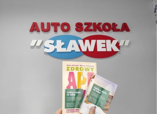 Książki z akcji "Zabierz mnie ze sobą!" w Auto Szkole "Sławek".