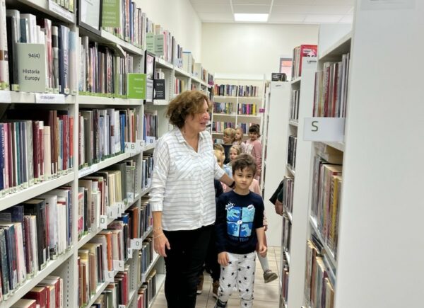 Oprowadzenie przedszkolaków po bibliotece