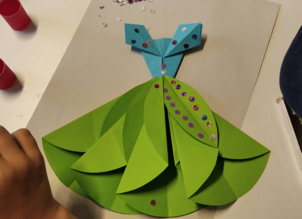 Sukienka wykonana metodą origami