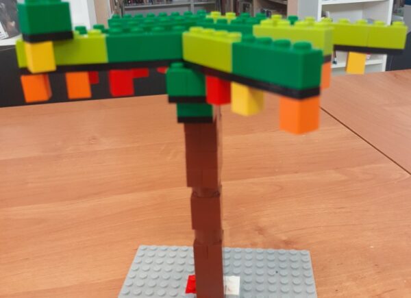Drzewa zbudowane z klocków lego