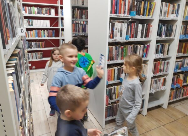 Zwiedzanie biblioteki