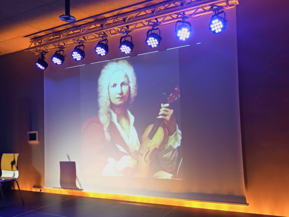 Slajd z prezentacji przedstawiający portret włoskiego kompozytora Antonio Vivaldiego