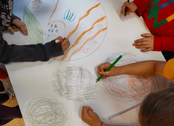 Dzieci rysują planety