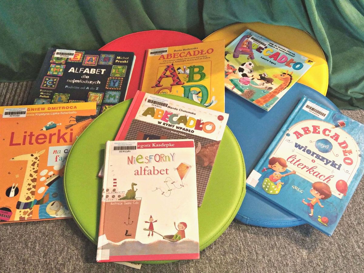 Książeczki o literkach i alfabecie, które można wypożyczyć w Oddziale dla dzieci i młodzieży