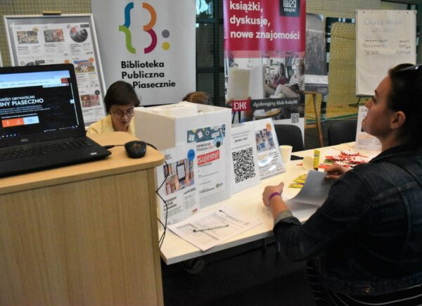 Stanowisko Biblioteki Publicznej w Piasecznie z mobilną grą terenową o Powstaniu Styczniowym