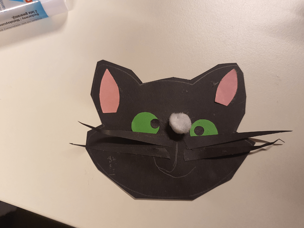 Czarny kot wykonany przez dziecko