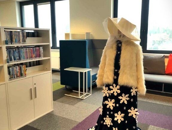 Ozdoba zimowa w Oddziale dla dzieci i młodzieży w Bibliotece Publicznej w Piasecznie