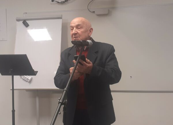 Zbigniew Rułkowski recytujący swój wiersz